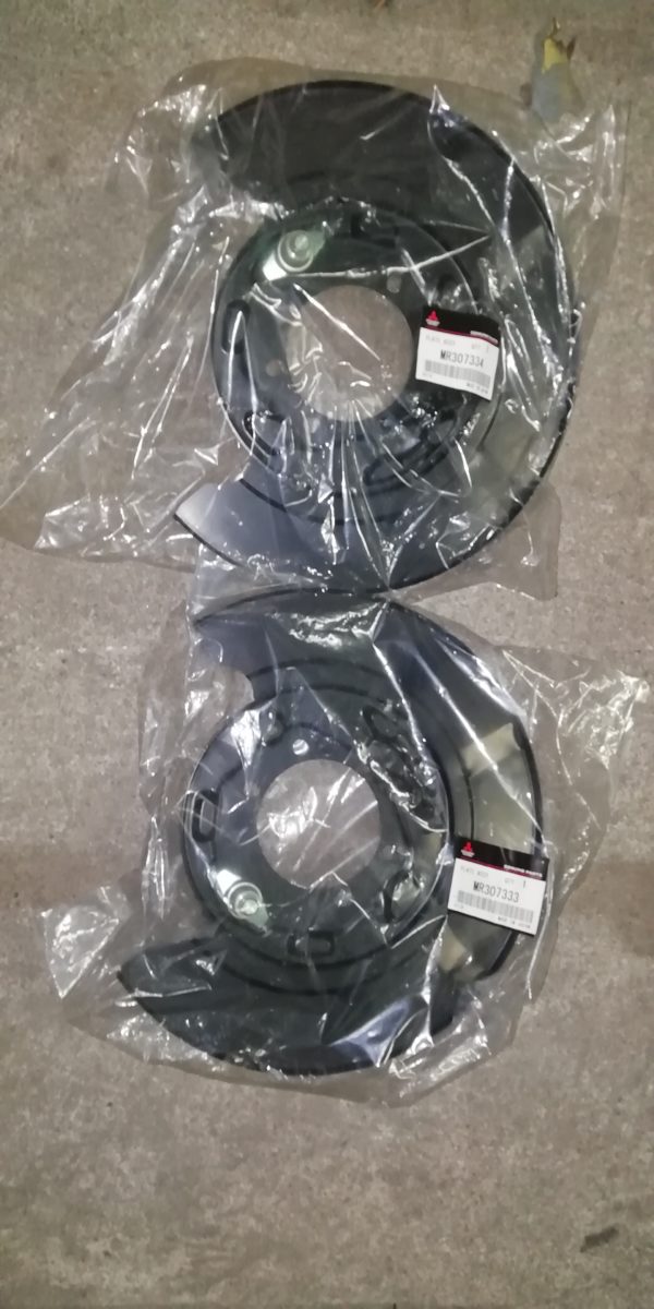 Set neue Ankerbleche HINTEN original Mitsubishi für Evo 7-9 