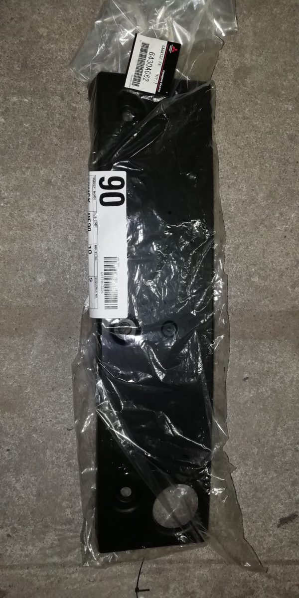 Neuer Kennzeichenhalter vorne original Mitsubishi für Evo 9