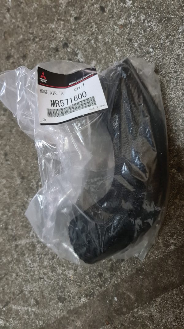 Neuer Ladeluftschlauch original Mitsubishi für Evo 7-9