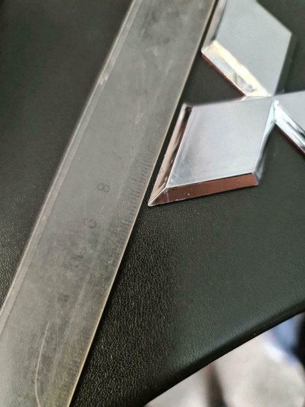 Mitsubishi Emblem selbstklebend chrome für Heckklappe – Bild 3