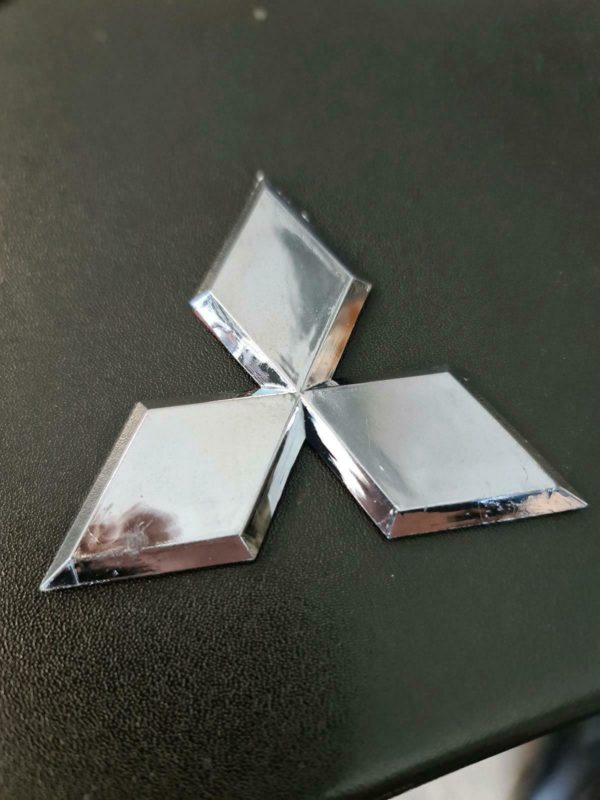 Mitsubishi Emblem selbstklebend chrome für Heckklappe