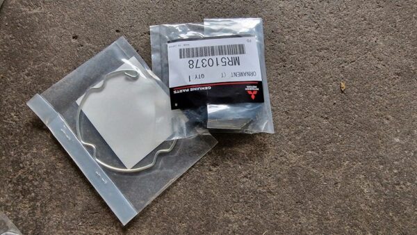 Original Mitsubishi Evo 6 TME Nabendeckel + Halter