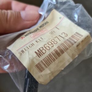 Lagerräumung: MB698713 Schalter In-beleuchtung Mitsubishi Evo 5 6