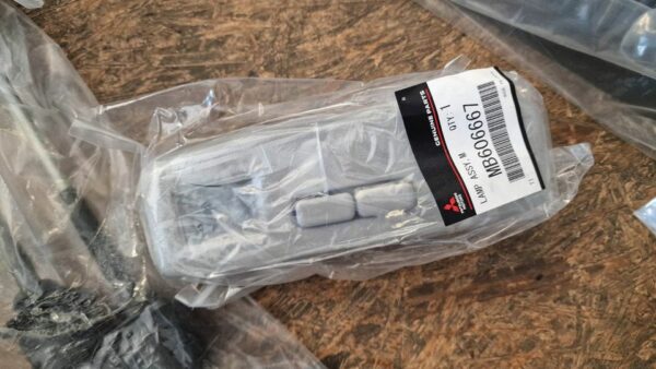 MB606667 Neue Lampe Beleuchtung innen Mitsubishi Evo 5 CP9A