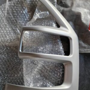 MR539354 Neues Gitter Rückleuchte rechts Mitsubishi Pajero 3 V75