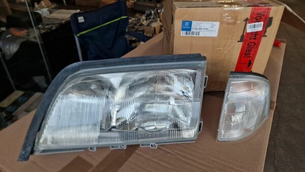 A2028201961 Neuer Scheinwerfer mit Blinker links Mercedes W202