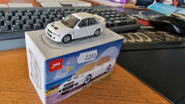 Modellauto Mitsubishi Evo 1 in 1/64 JKM in weiß
