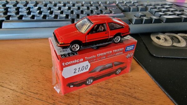 Modellauto Toyota Sprinter Trueno AE86 in 1/64 Tomica