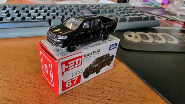 Modellauto Toyta Hilux in 1/70 Tomica