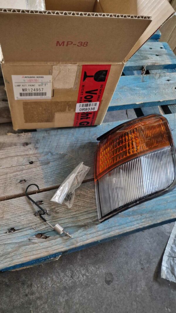 MR124957 Neuer Blinker vorne links für Mitsubishi Pajero 2 V20 V4