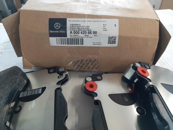 A0004206600 Neue Bremsbeläge vorne Mercedes C63 AMG W205, AMG GT C290 – Bild 3