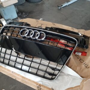 8J0853651HT94 Neuer Audi TT 8J Kühlergrill schwarz-glänzend