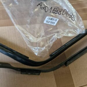 A2016980698 Neue Dichtung Windschutzscheibe rechts Mercedes W201