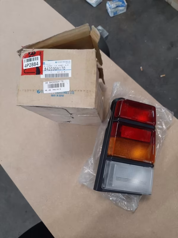 84203GA170 Neue Subaru L-Series Rückleuchte rechts neu Leone