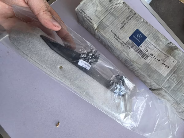 A21091013188H20 Neue Verkleidung Sitz vorne innen Mercedes W210 – Bild 3