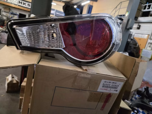 SU003-05808 Neue Rückleuchte rechts Toyota GT86 Subaru BRZ