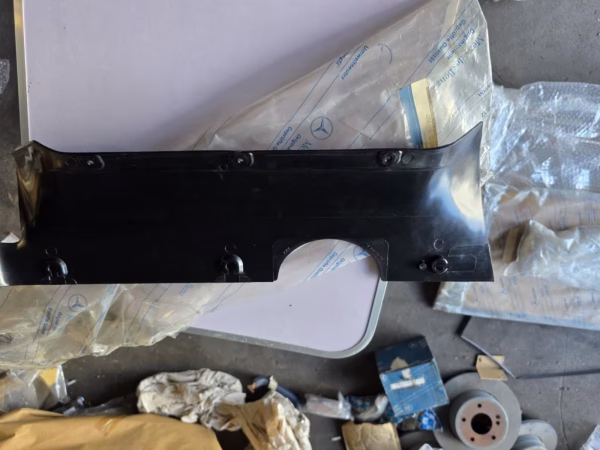 A11668903089007 Neue Verkleidung Armatur unten Mercedes W116 – Bild 2