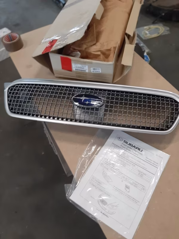 J1010AG020 Neues Kühlergitter Subaru Legacy aus Zubehör Katalog