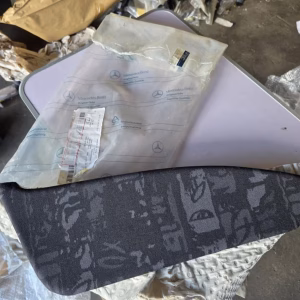 A21072047709B62 Neue Verkleidung Fahrertüre Mercedes W210