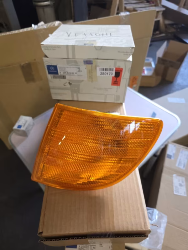 A6388200021 + A6388200121 Beide neue Blinker vorne Mercedes W638 Vito V-Klasse – Bild 2