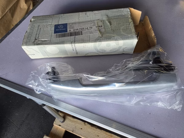 A21076014709744 Neuer Türgriff außen hinten rechts Mercedes W210