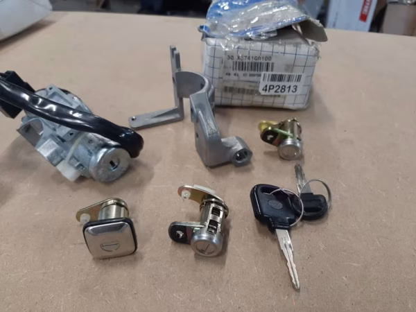 X5741GA100 Neues Schlüssel + Schloss +Zündschloss Set Subaru