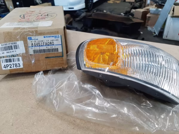84451FA080 Neues Standlicht vorne rechts Subaru Impreza 93-01