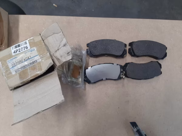 26296FA041 Neue Bremsbeläge vorne Subaru Impreza WRX STI GC8