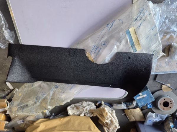 A11668903089007 Neue Verkleidung Armatur unten Mercedes W116