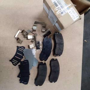 26296FA001 Neue Bremsbeläge vorne Subaru Impreza GC GF