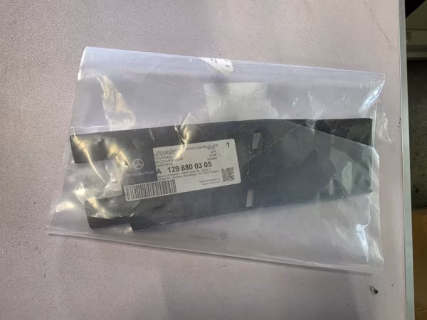 A1298800305 Neue Abdeckung der AMG Stoßstange Mercedes R129