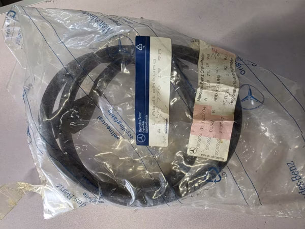 A1297701998 Neue Gummilippe Verdeck vorne Mercedes R129 SL – Bild 3