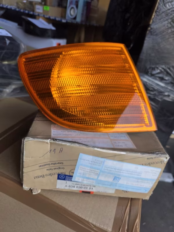 A6388200021 + A6388200121 Beide neue Blinker vorne Mercedes W638 Vito V-Klasse – Bild 4