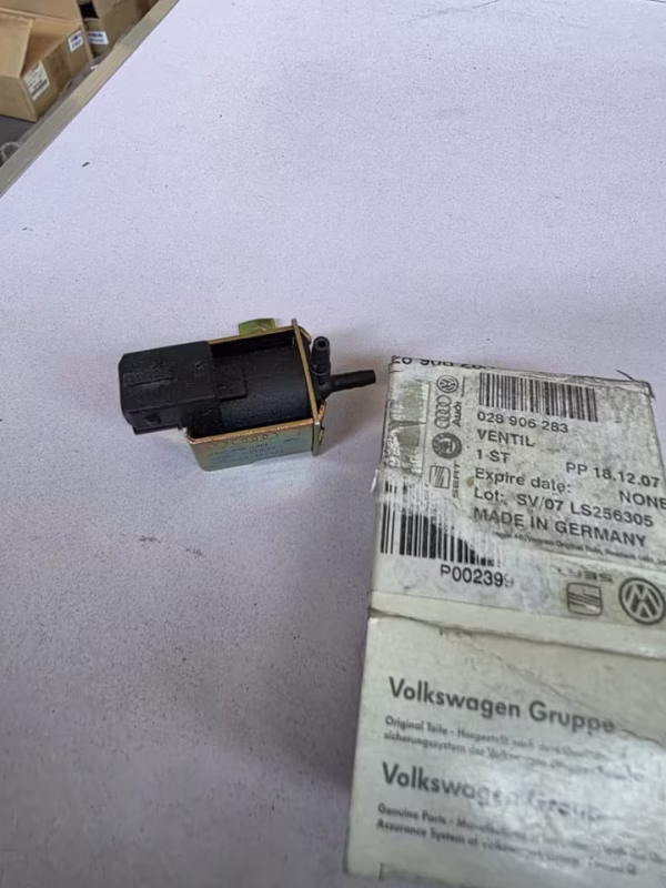 028906283 NEU Magnetumschaltventil Audi 80/B4/Cabrio/Typ 89