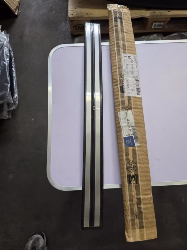 A21068023359B51 Neue Einstiegsleiste vorne Mercedes W210
