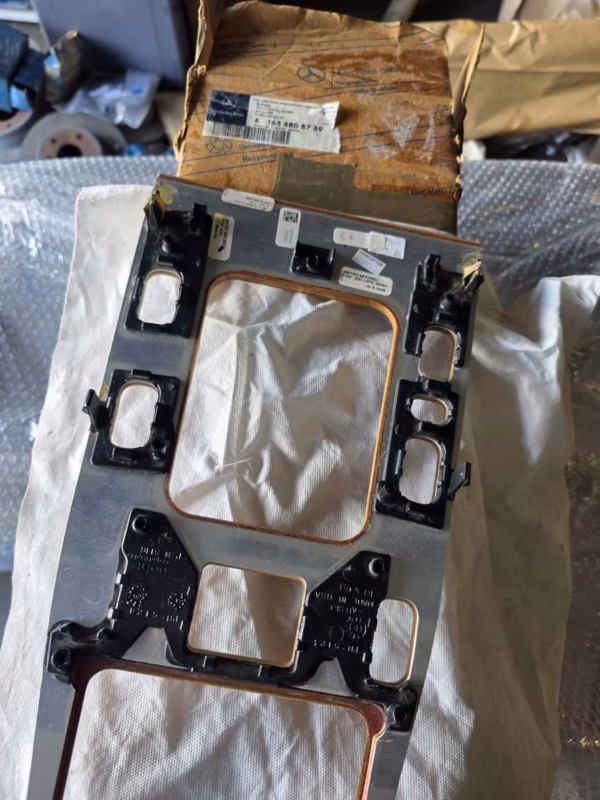 A1636805739 Neue Holzverkleidung Mittelkonsole Mercedes W163 ML – Bild 2