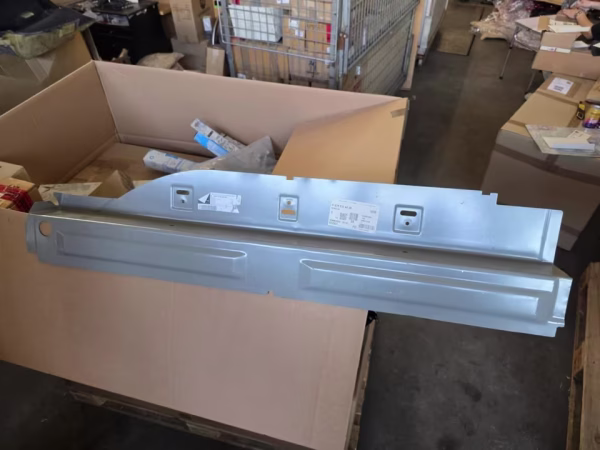A6396104400 Neuer Schwellerblech rechts Mercedes W639