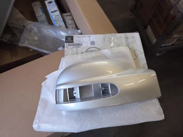 A63981105619744 Neue Außenspiegelkappe rechts Mercedes W639 Viano