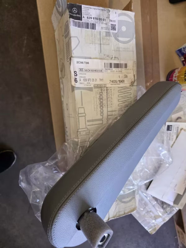 A63997005017H11 Neue Lederarmlehne grau Mercedes W639 Viano