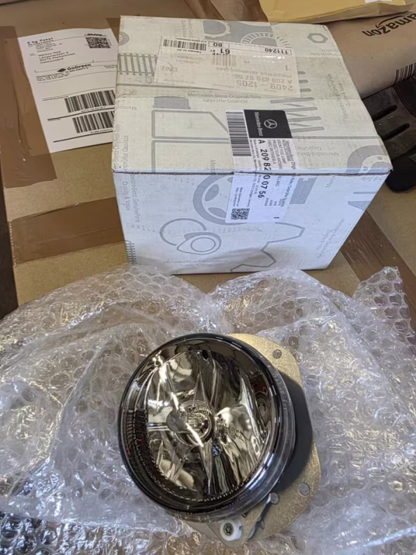 A2098200756 Neuer Nebelscheinwerfer links Mercedes C63 AMG