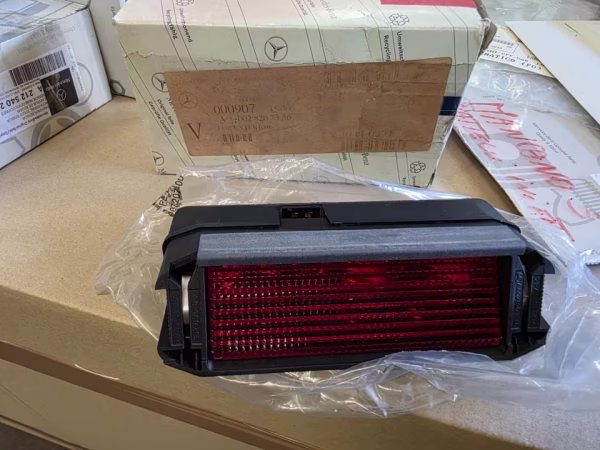 A0028207356 Neue dritte Bremsleuchte Mercedes W638