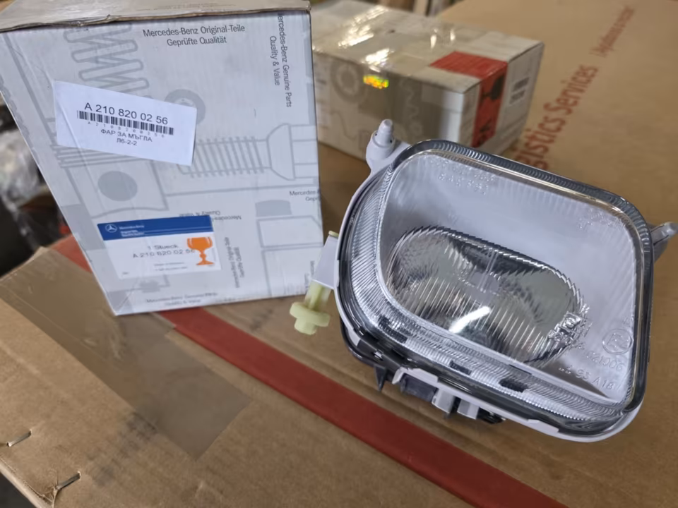 A2108200256 Neuer Nebelscheinwerfer rechts Mercedes W210