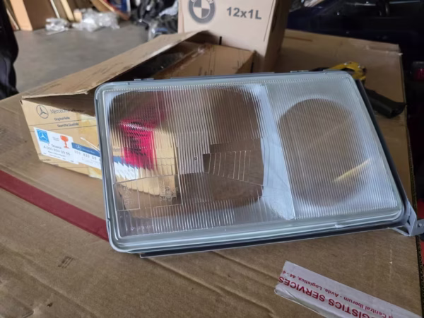 A0008200966 Neue Streuscheibe rechts Mercedes W124 BOSCH