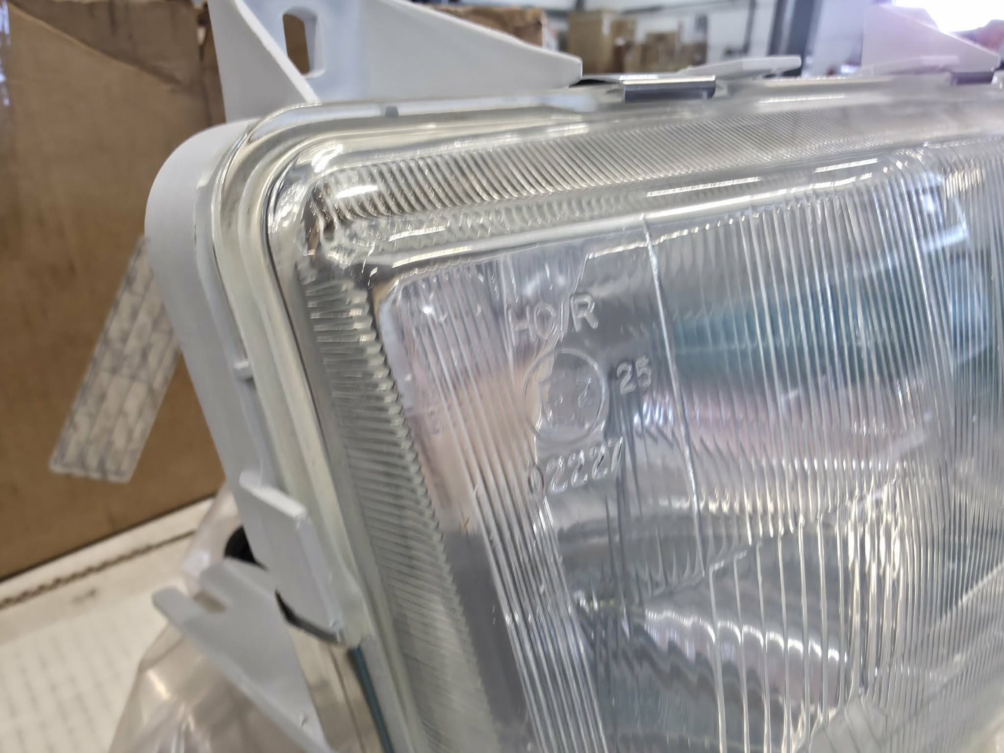 9565946 Neuer Scheinwerfer rechts H4 komplett SAAB 9000 Valeo – Bild 4