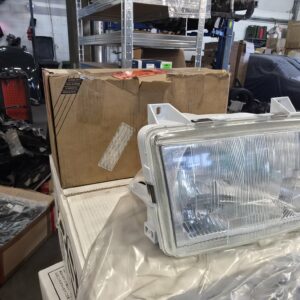 9565946 Neuer Scheinwerfer rechts H4 komplett SAAB 9000 Valeo