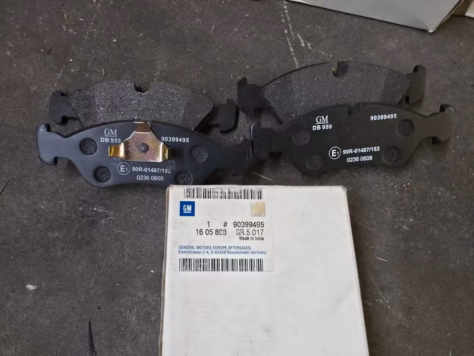 90399495 Bremsbeläge vorne OPEL Astra F Calibra Kadett E Omega A