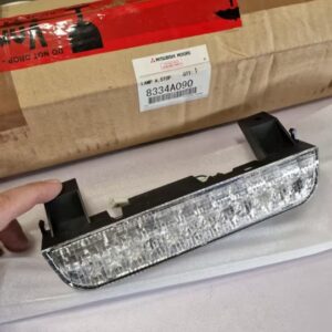 8334A090 Neues 3. Bremslicht Mitsubishi Pajero 4 V80 V90