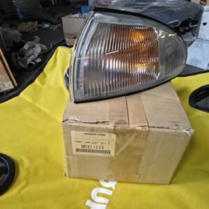 MB821049 Neuer Blinker vorne links Mitsubishi Lancer V 1991-1996