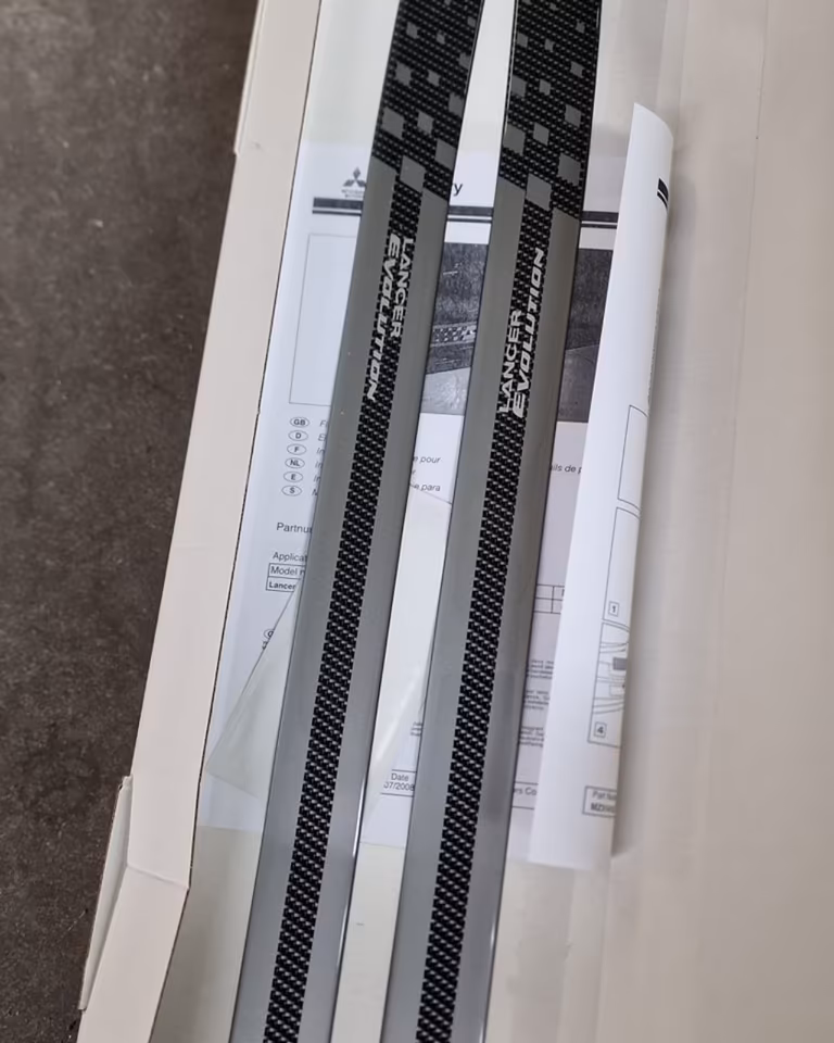 MZ314162 Neues Set Dekorleisten Carbonoptik Mitsubishi Evo 10 CZ4